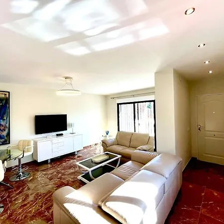 8 Personas Piscina Wifi Apartment *